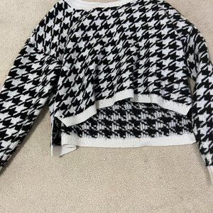 WILLIAMRAST SIZE LARGE HALF CROPPED HOUNDSTOOTH KNIT SWEATER